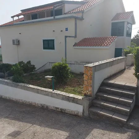 Happy House For Marina, Big Terrace With Sea View, Free Bbq & Parking - Quiet Place Feriehus